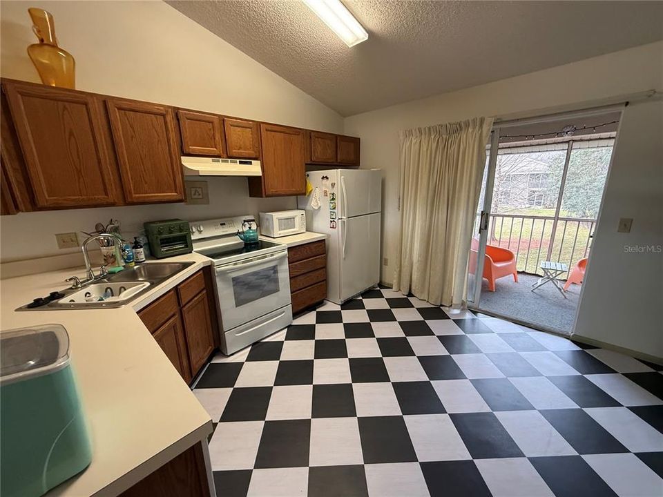 En Venta: $215,000 (2 camas, 2 baños, 975 Pies cuadrados)