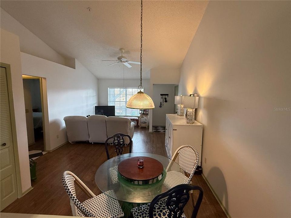 En Venta: $215,000 (2 camas, 2 baños, 975 Pies cuadrados)