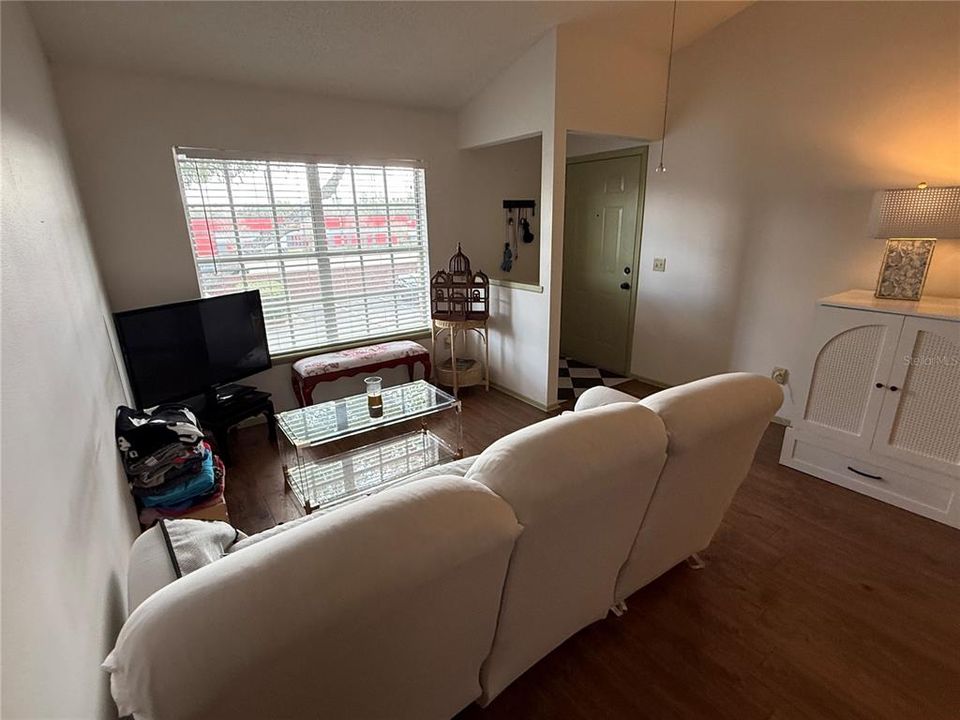 En Venta: $215,000 (2 camas, 2 baños, 975 Pies cuadrados)