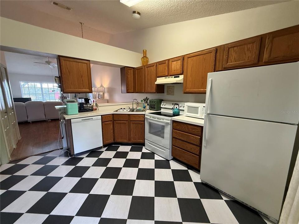 En Venta: $215,000 (2 camas, 2 baños, 975 Pies cuadrados)