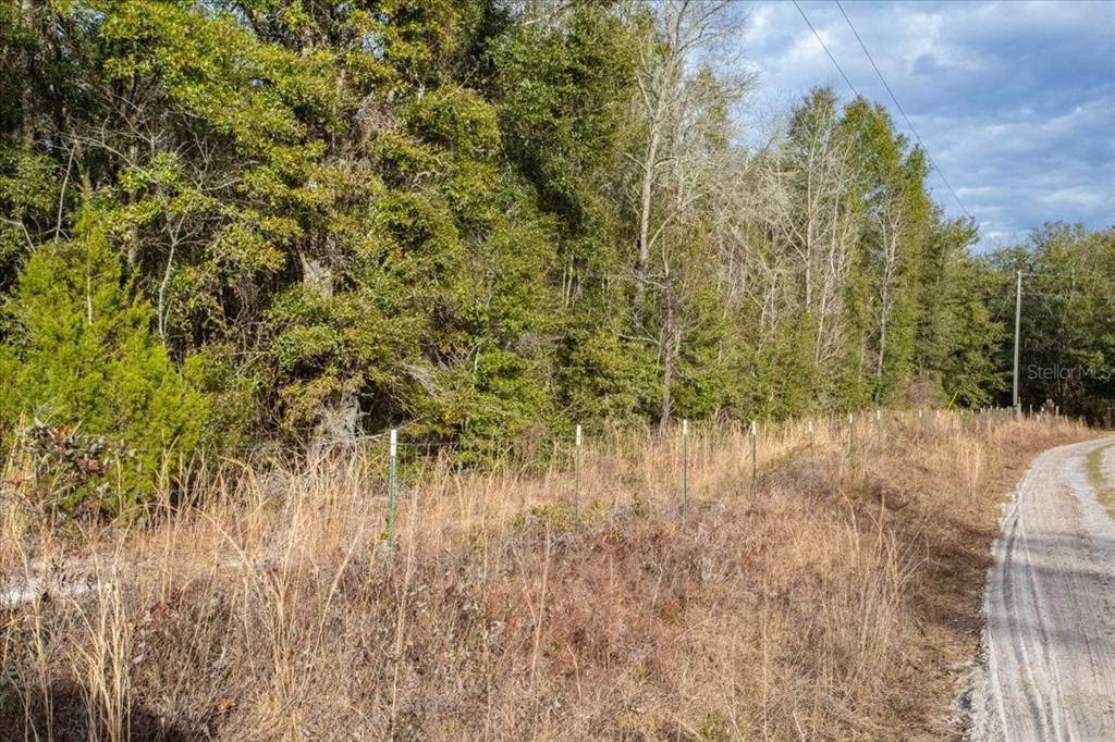 На продажу: $139,900 (10.03 acres)