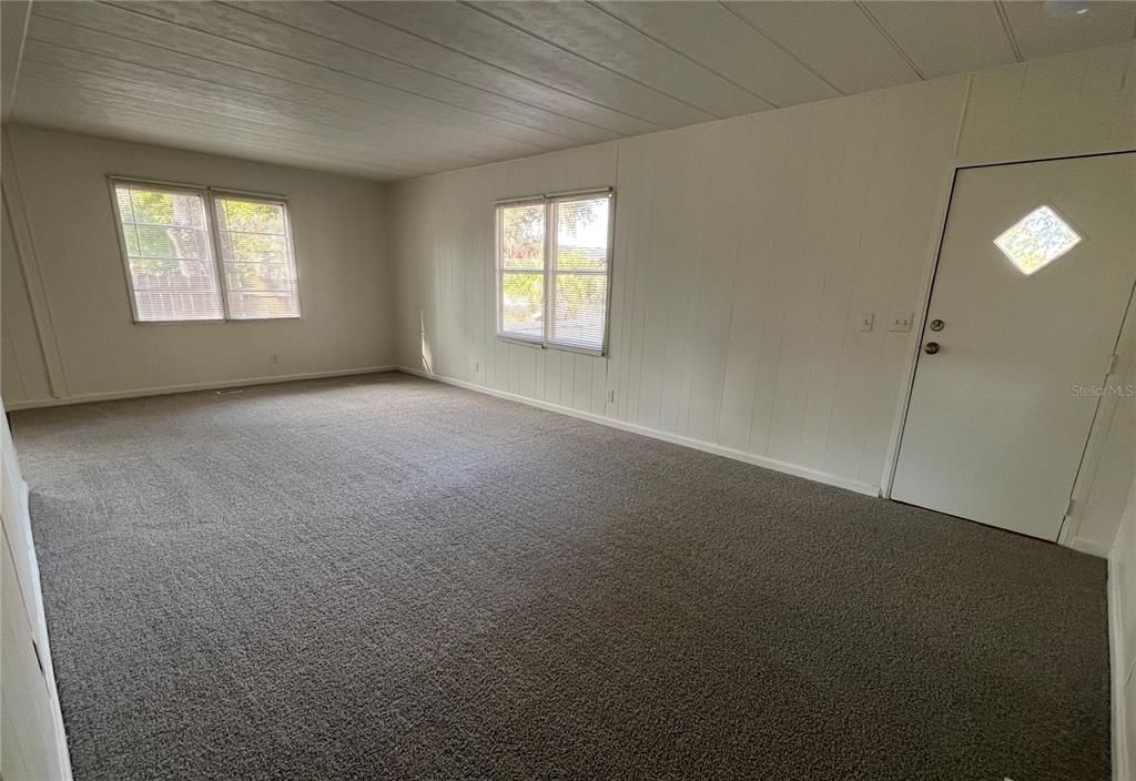 Active With Contract: $200,000 (2 beds, 2 baths, 1440 Square Feet)