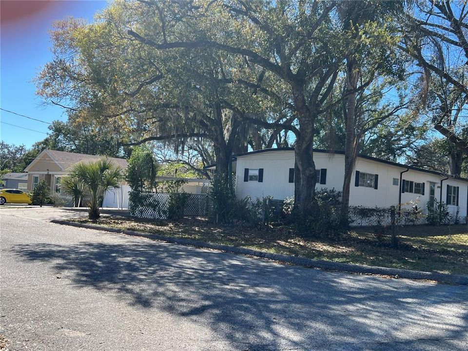 Active With Contract: $200,000 (2 beds, 2 baths, 1440 Square Feet)