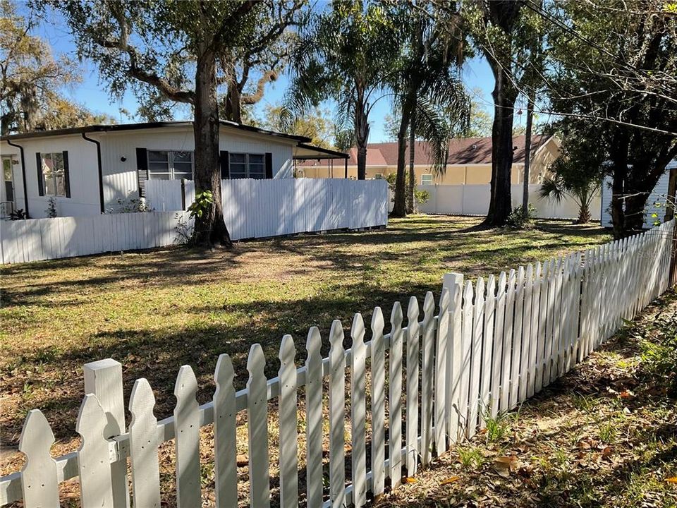 Active With Contract: $200,000 (2 beds, 2 baths, 1440 Square Feet)