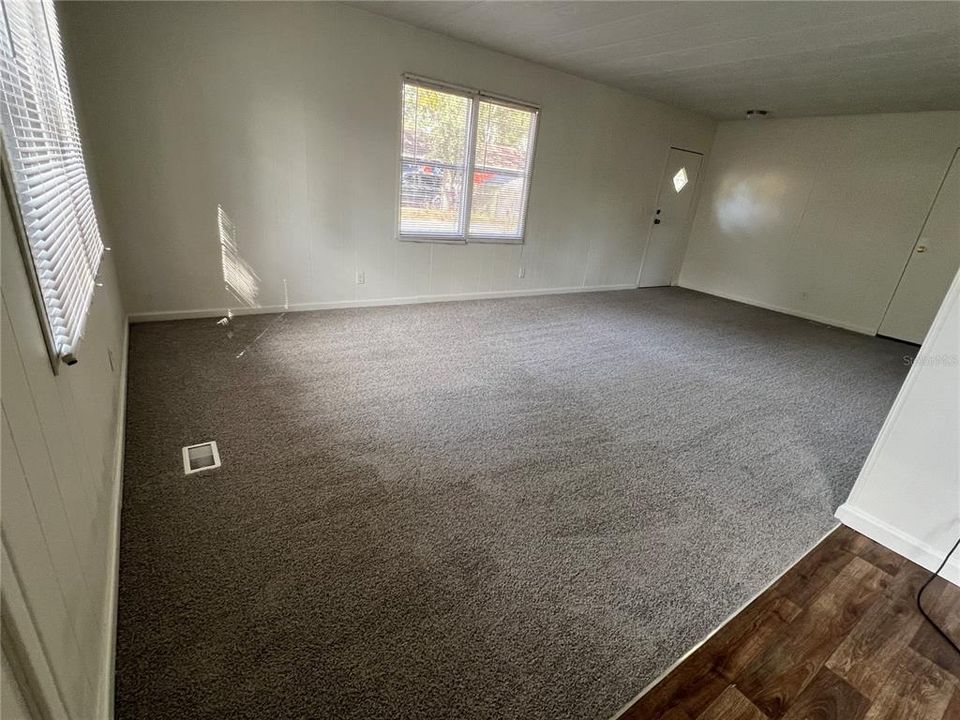 Active With Contract: $200,000 (2 beds, 2 baths, 1440 Square Feet)