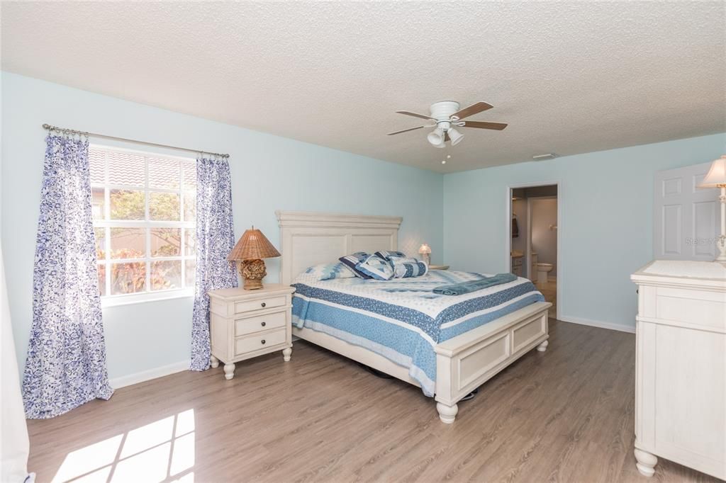 For Sale: $495,000 (3 beds, 2 baths, 1909 Square Feet)