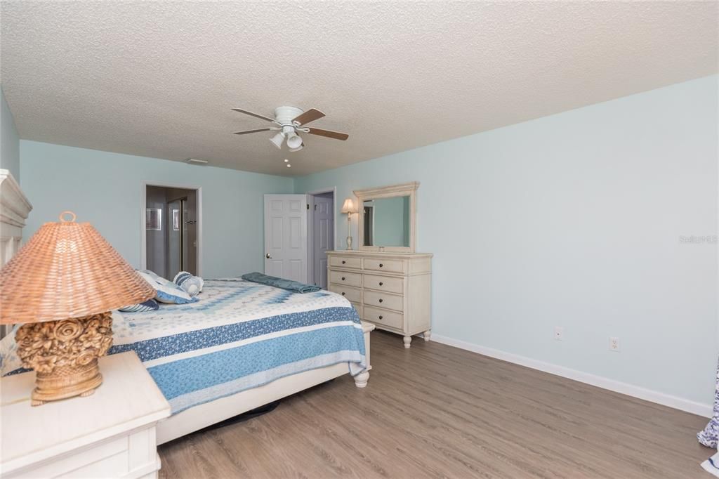 For Sale: $495,000 (3 beds, 2 baths, 1909 Square Feet)