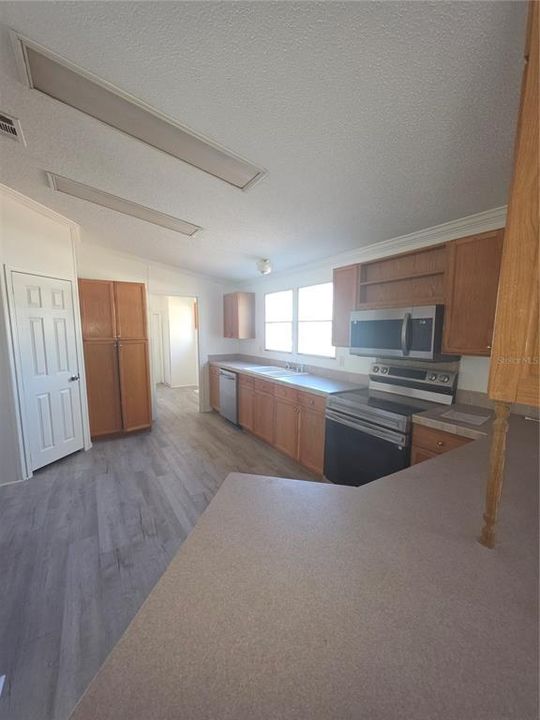 Activo con contrato: $254,500 (3 camas, 2 baños, 1560 Pies cuadrados)