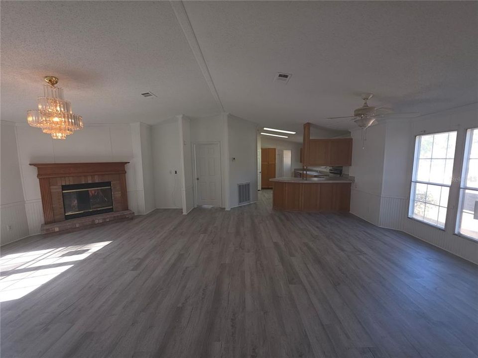 Activo con contrato: $254,500 (3 camas, 2 baños, 1560 Pies cuadrados)