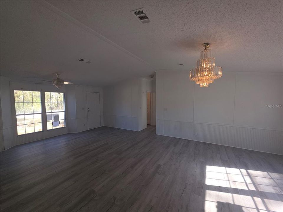 Activo con contrato: $254,500 (3 camas, 2 baños, 1560 Pies cuadrados)