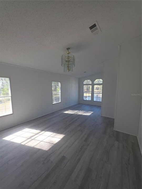 Activo con contrato: $254,500 (3 camas, 2 baños, 1560 Pies cuadrados)