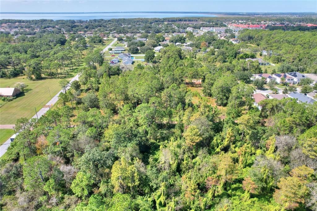На продажу: $1,290,000 (2.77 acres)