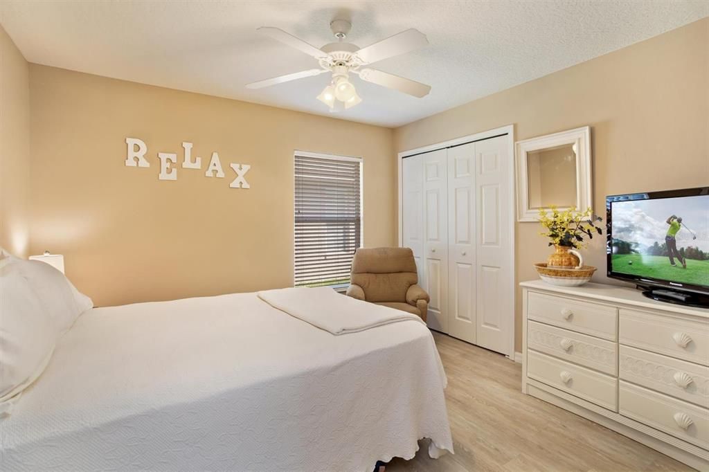 For Sale: $271,000 (3 beds, 2 baths, 1469 Square Feet)