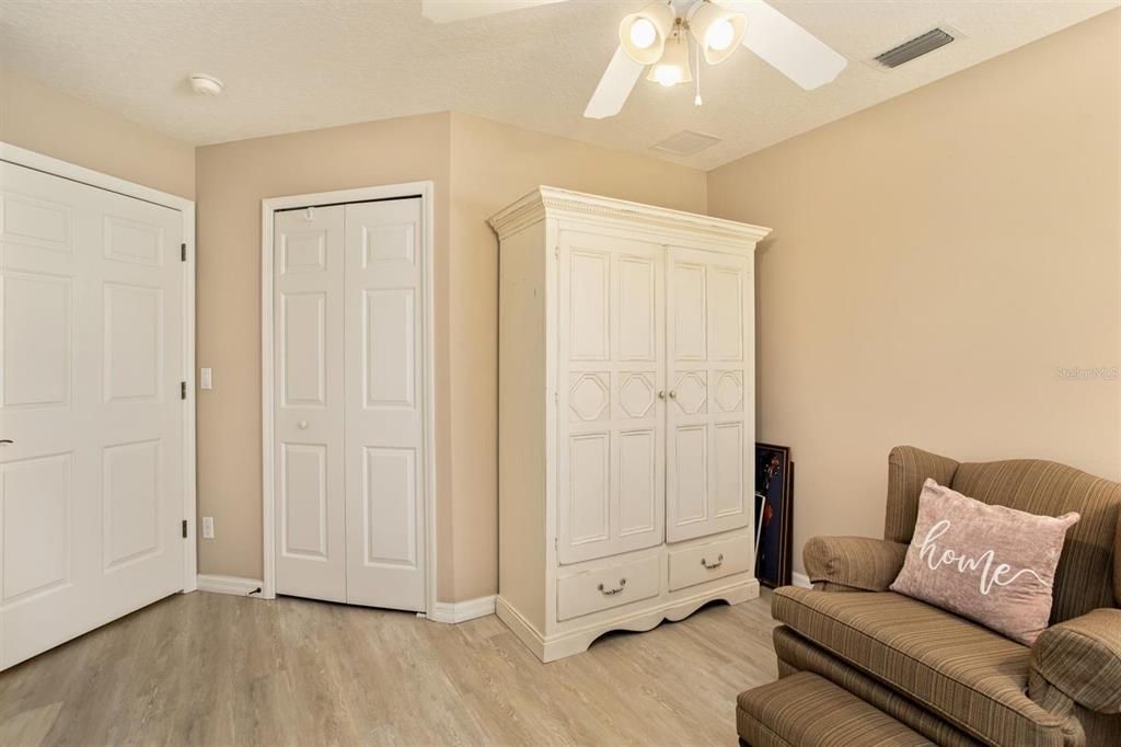 For Sale: $271,000 (3 beds, 2 baths, 1469 Square Feet)