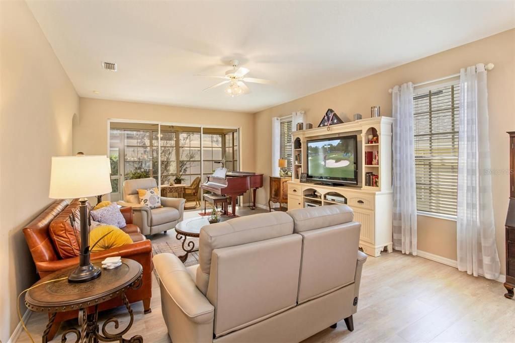 For Sale: $271,000 (3 beds, 2 baths, 1469 Square Feet)