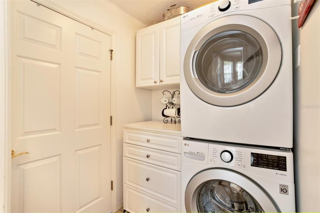 For Sale: $271,000 (3 beds, 2 baths, 1469 Square Feet)