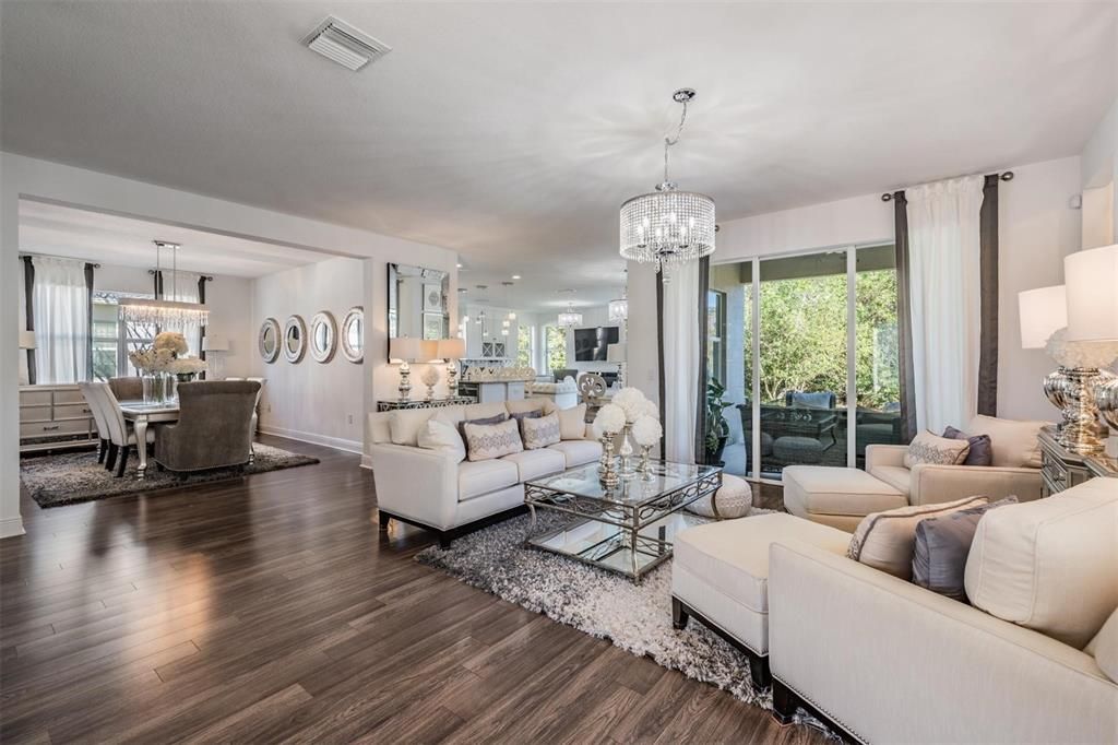 Activo con contrato: $659,900 (5 camas, 4 baños, 3663 Pies cuadrados)