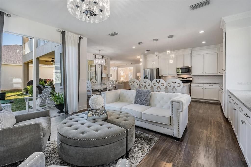 Activo con contrato: $659,900 (5 camas, 4 baños, 3663 Pies cuadrados)