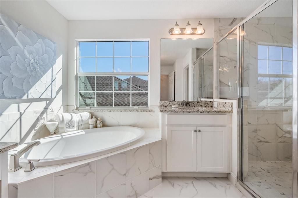 Activo con contrato: $659,900 (5 camas, 4 baños, 3663 Pies cuadrados)