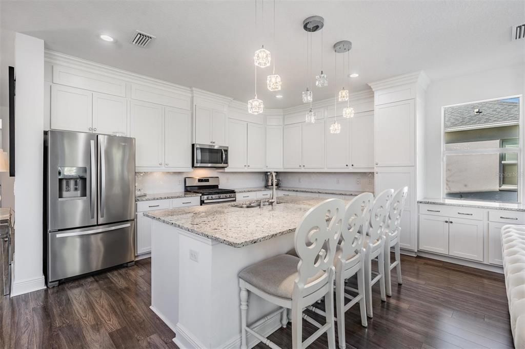 Activo con contrato: $659,900 (5 camas, 4 baños, 3663 Pies cuadrados)