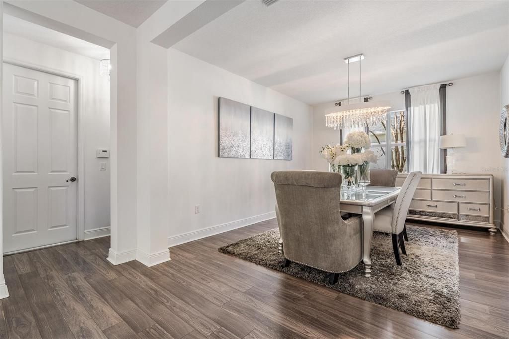 Activo con contrato: $659,900 (5 camas, 4 baños, 3663 Pies cuadrados)