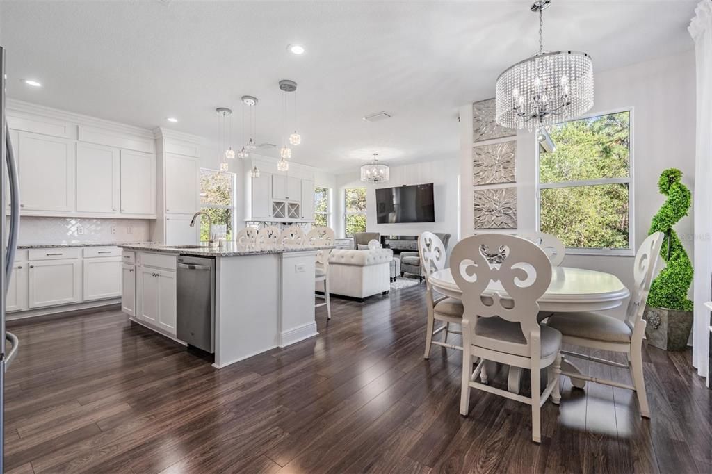 Activo con contrato: $659,900 (5 camas, 4 baños, 3663 Pies cuadrados)