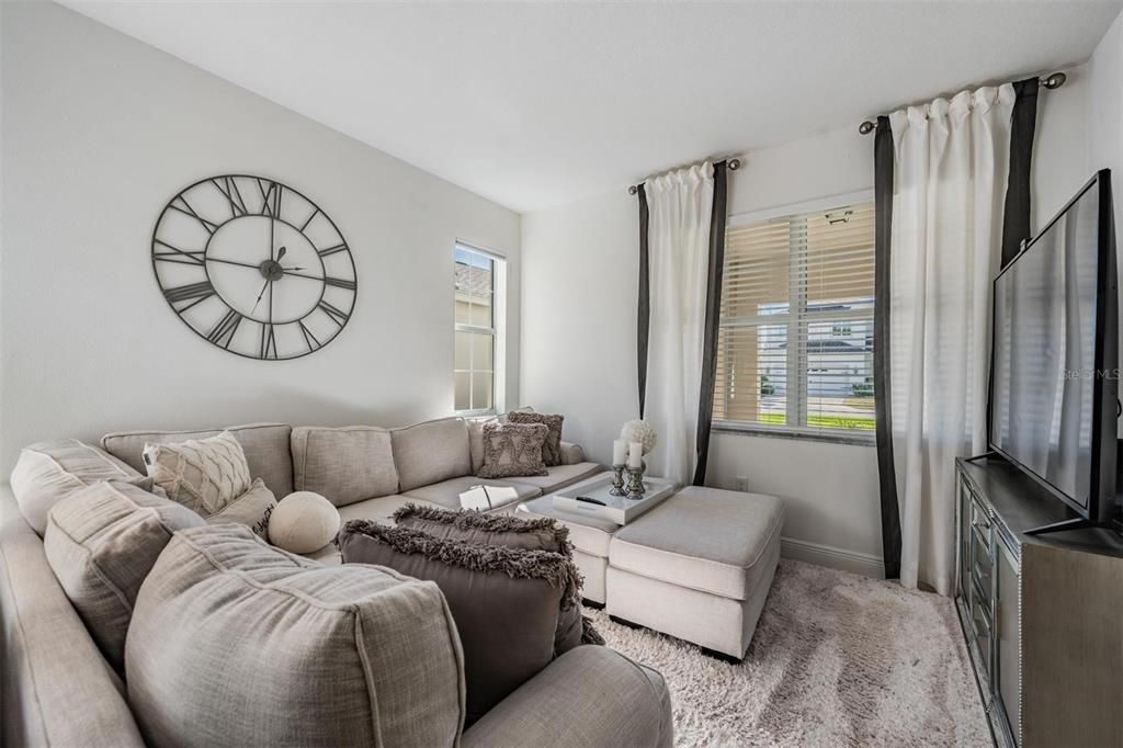 Activo con contrato: $659,900 (5 camas, 4 baños, 3663 Pies cuadrados)