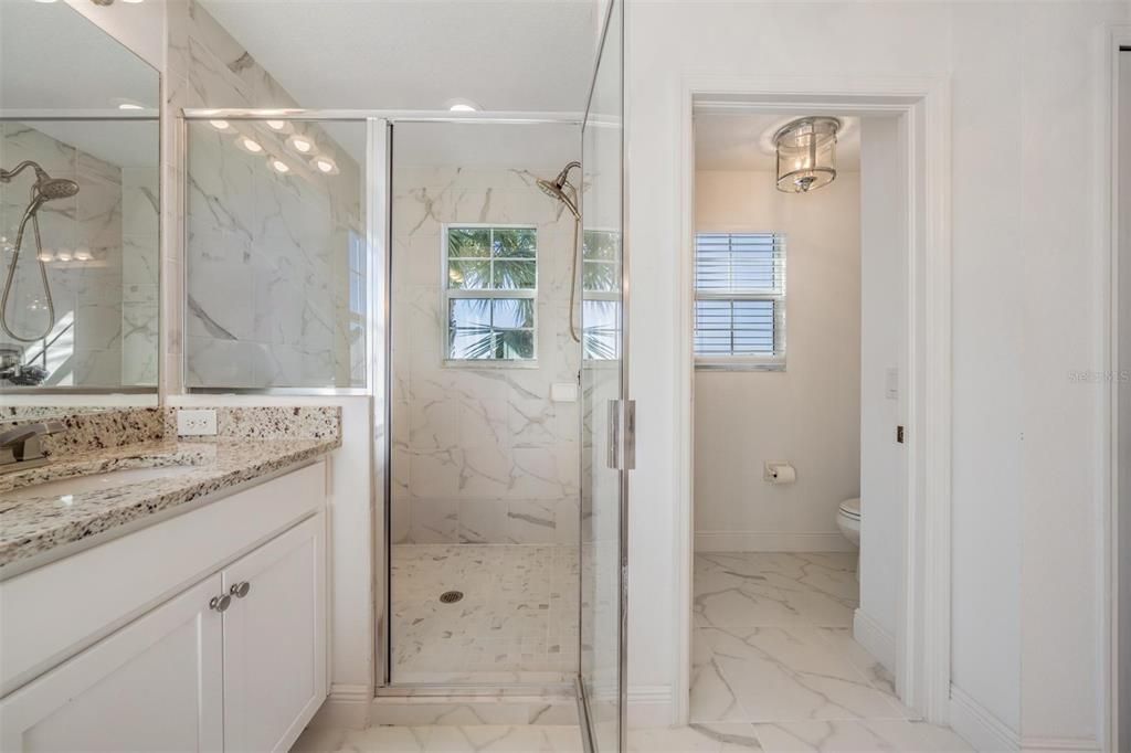 Activo con contrato: $659,900 (5 camas, 4 baños, 3663 Pies cuadrados)