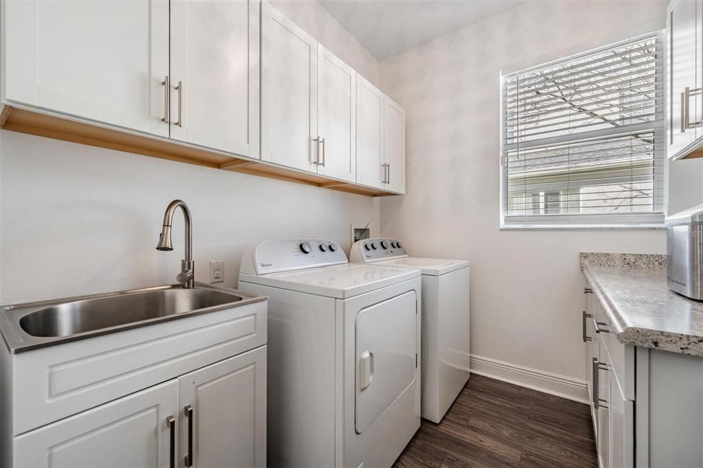 Activo con contrato: $659,900 (5 camas, 4 baños, 3663 Pies cuadrados)