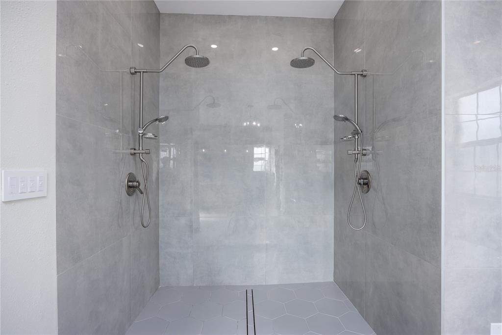 For Sale: $790,000 (4 beds, 3 baths, 5160 Square Feet)