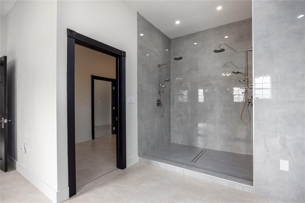 For Sale: $790,000 (4 beds, 3 baths, 5160 Square Feet)
