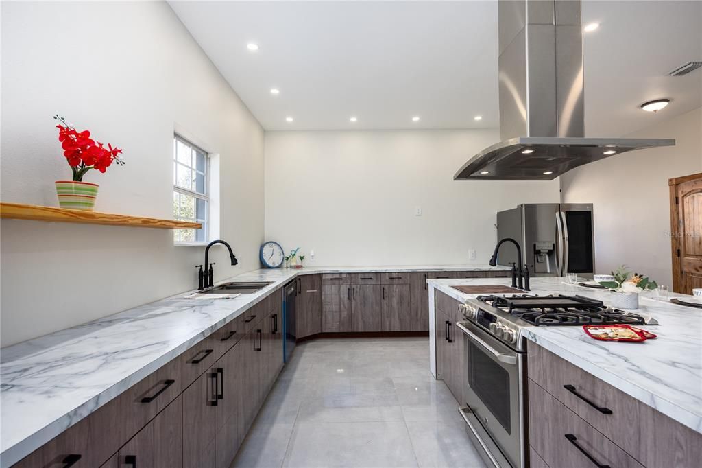 For Sale: $790,000 (4 beds, 3 baths, 5160 Square Feet)