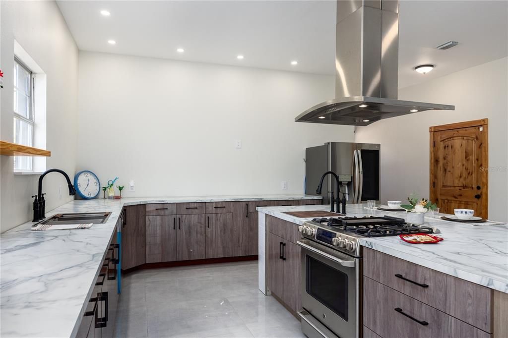 For Sale: $790,000 (4 beds, 3 baths, 5160 Square Feet)