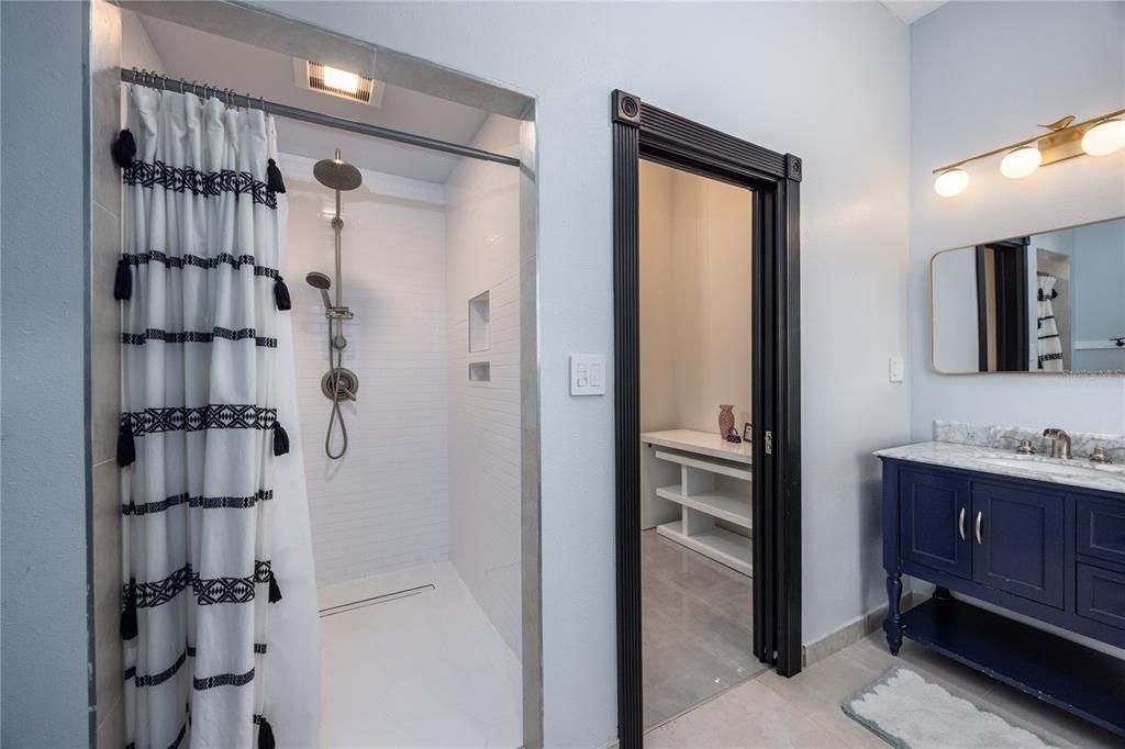 For Sale: $790,000 (4 beds, 3 baths, 5160 Square Feet)