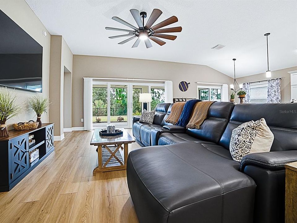For Sale: $780,000 (3 beds, 2 baths, 1953 Square Feet)