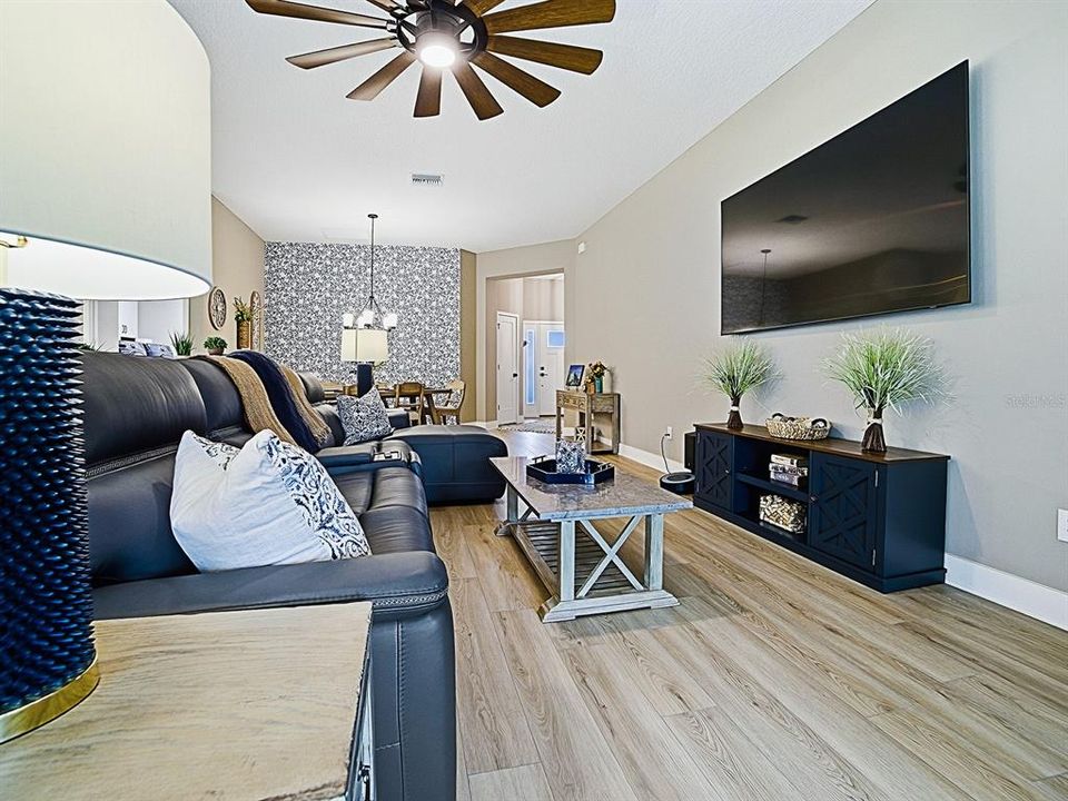 For Sale: $780,000 (3 beds, 2 baths, 1953 Square Feet)