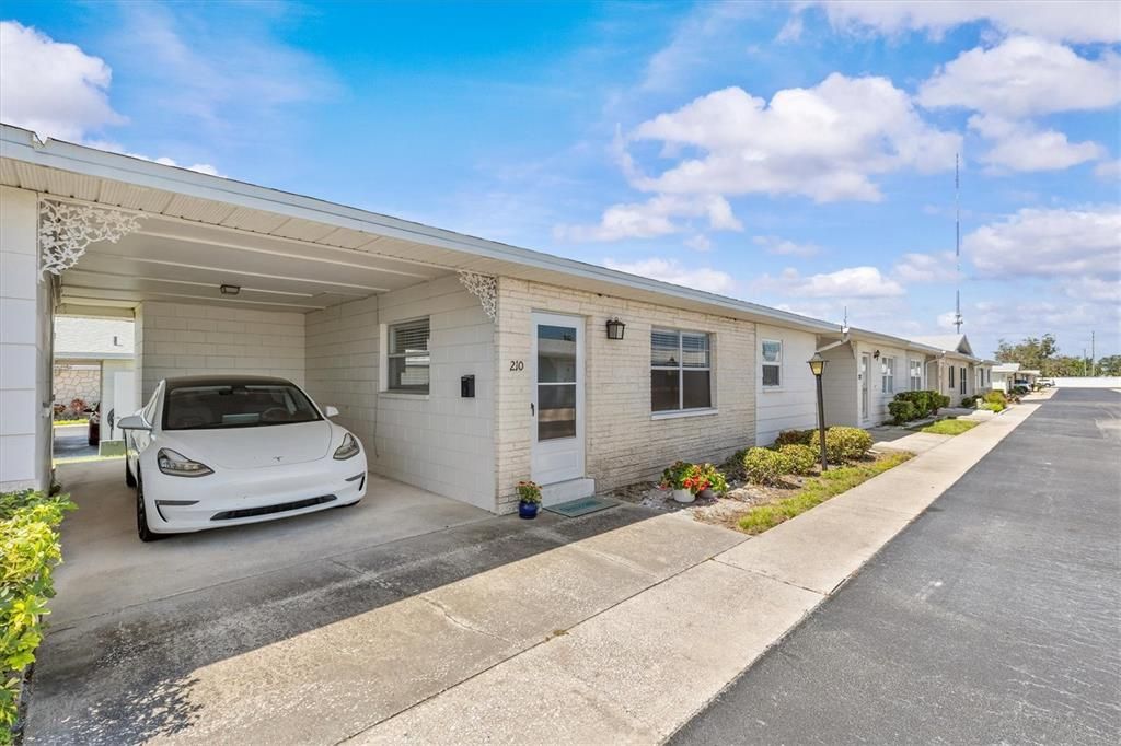 Под контрактом: $129,500 (1 спален, 1 ванн, 720 Квадратных фут)