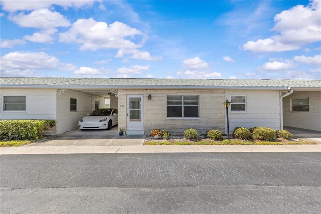 Под контрактом: $129,500 (1 спален, 1 ванн, 720 Квадратных фут)