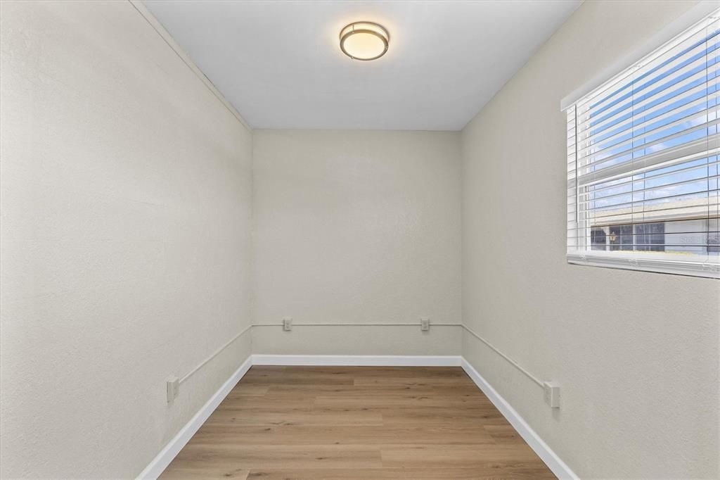 Под контрактом: $129,500 (1 спален, 1 ванн, 720 Квадратных фут)