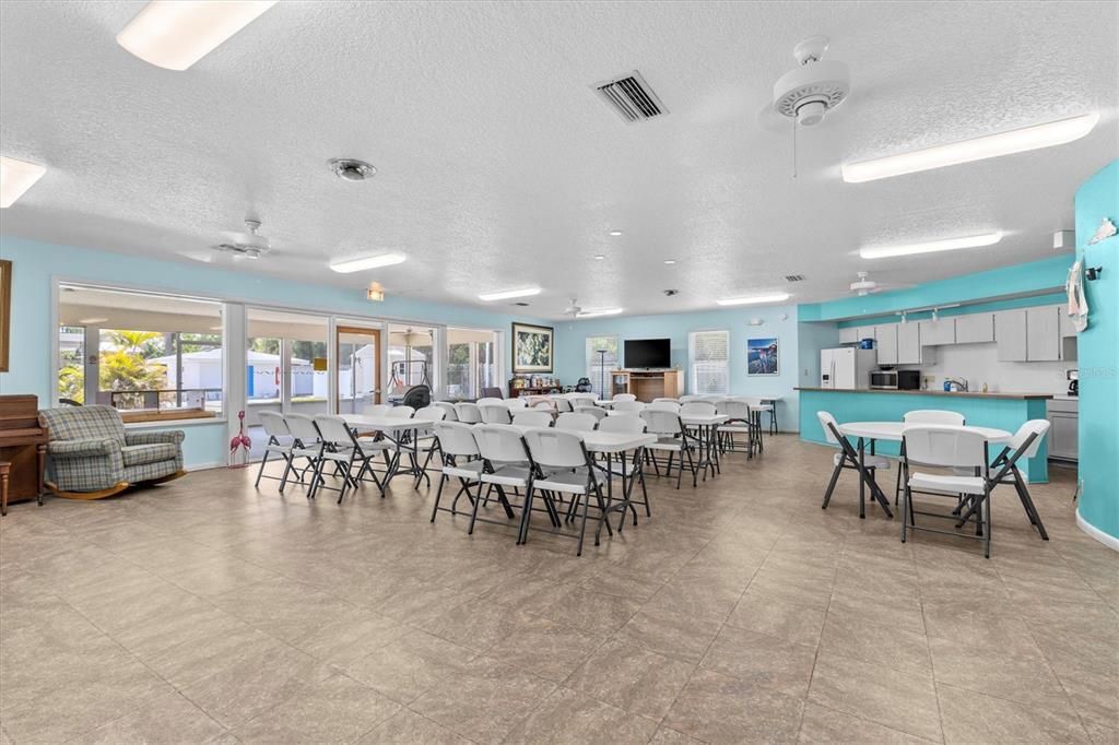 Под контрактом: $129,500 (1 спален, 1 ванн, 720 Квадратных фут)