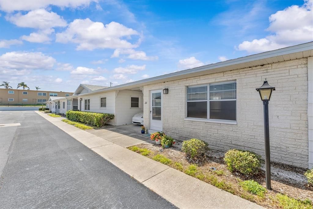 Под контрактом: $129,500 (1 спален, 1 ванн, 720 Квадратных фут)