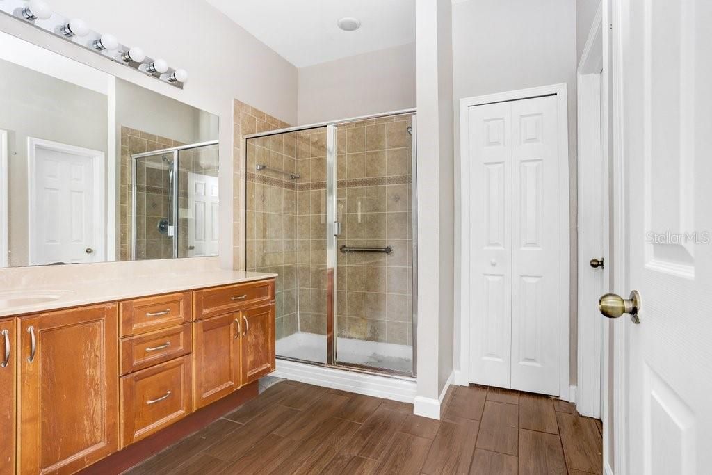 Active With Contract: $259,999 (2 beds, 2 baths, 1334 Square Feet)