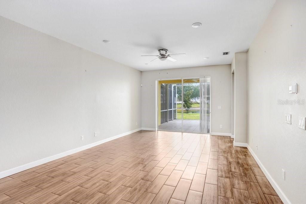 Active With Contract: $259,999 (2 beds, 2 baths, 1334 Square Feet)