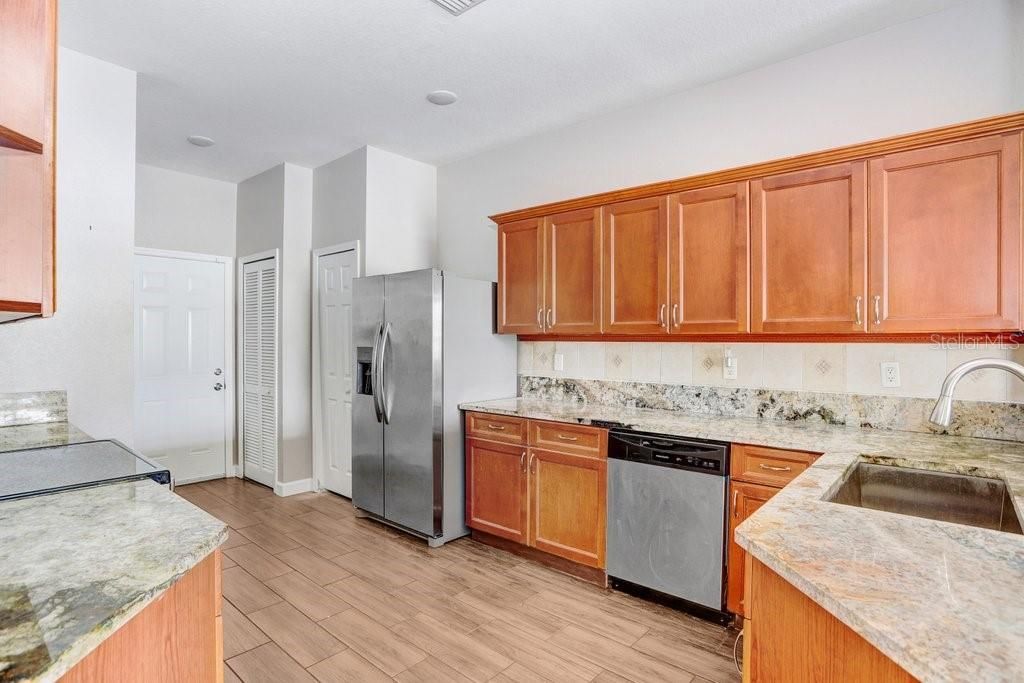 Active With Contract: $259,999 (2 beds, 2 baths, 1334 Square Feet)
