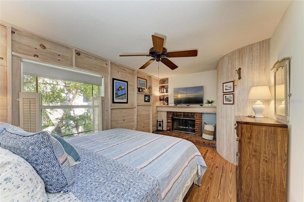 For Sale: $2,175,000 (3 beds, 2 baths, 1248 Square Feet)