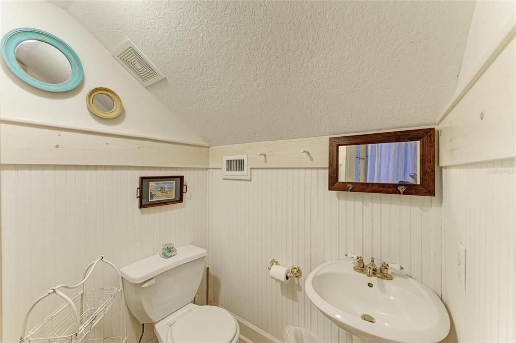 For Sale: $2,175,000 (3 beds, 2 baths, 1248 Square Feet)