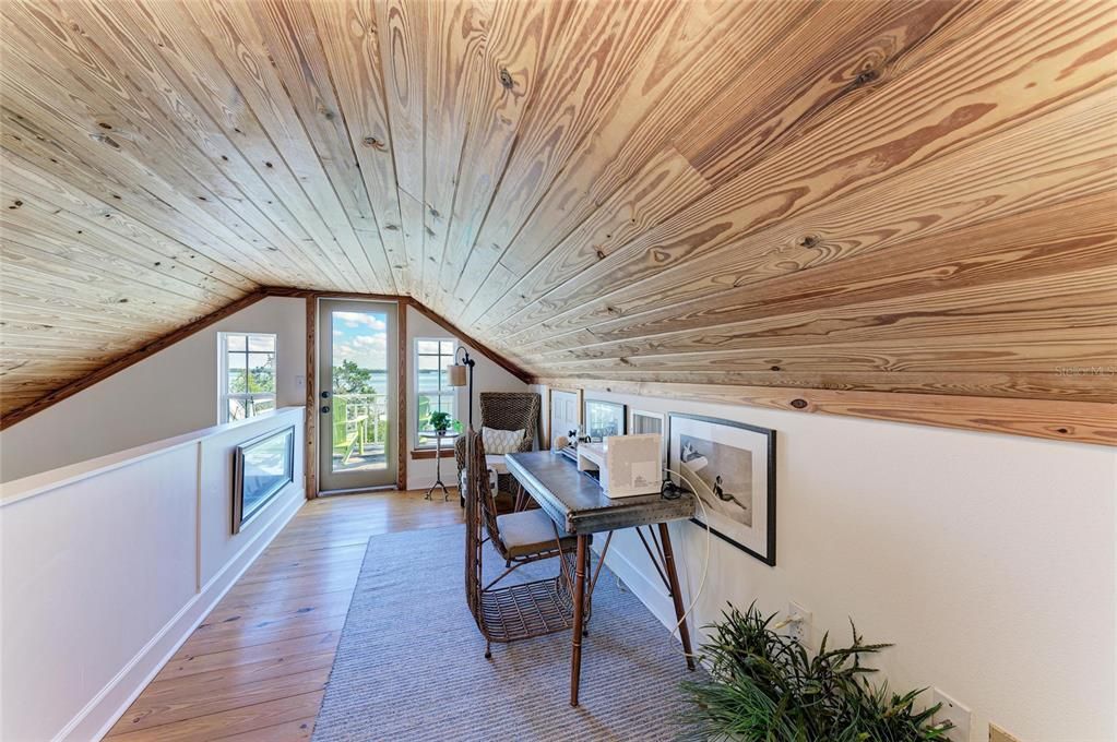 For Sale: $2,175,000 (3 beds, 2 baths, 1248 Square Feet)