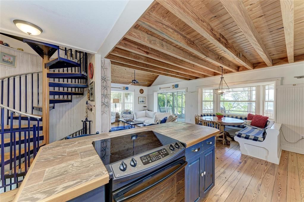 For Sale: $2,175,000 (3 beds, 2 baths, 1248 Square Feet)
