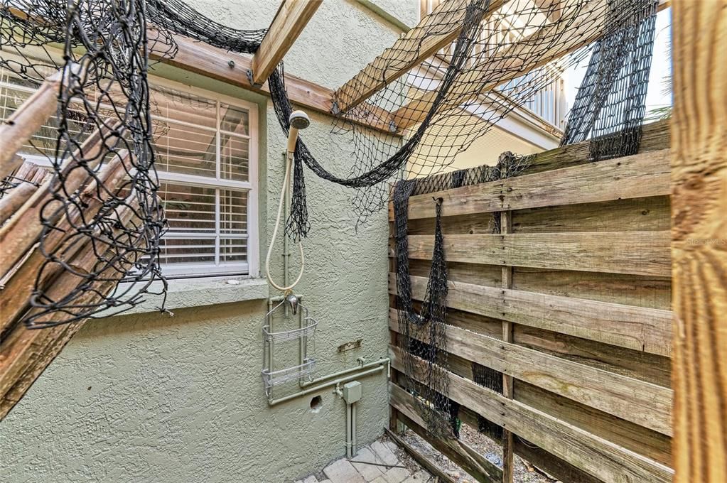 For Sale: $2,175,000 (3 beds, 2 baths, 1248 Square Feet)