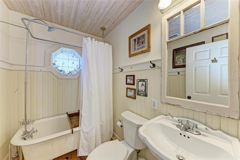 For Sale: $2,175,000 (3 beds, 2 baths, 1248 Square Feet)